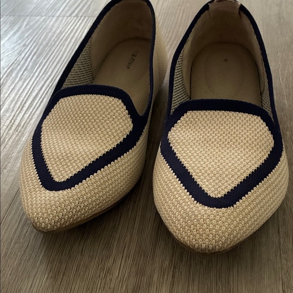 Birdies Blackbird Eggshell Navy Knit Point Toe Loafers - Picture 2 of 8